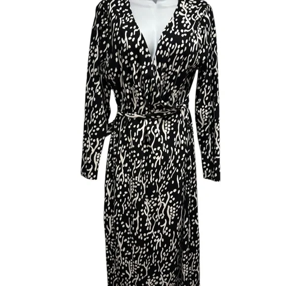 NWT DIANE VON FURSTENBERGxTARGET Long Sleeve Midi Sea Spots Black Wrap Dress - Picture 2 of 16